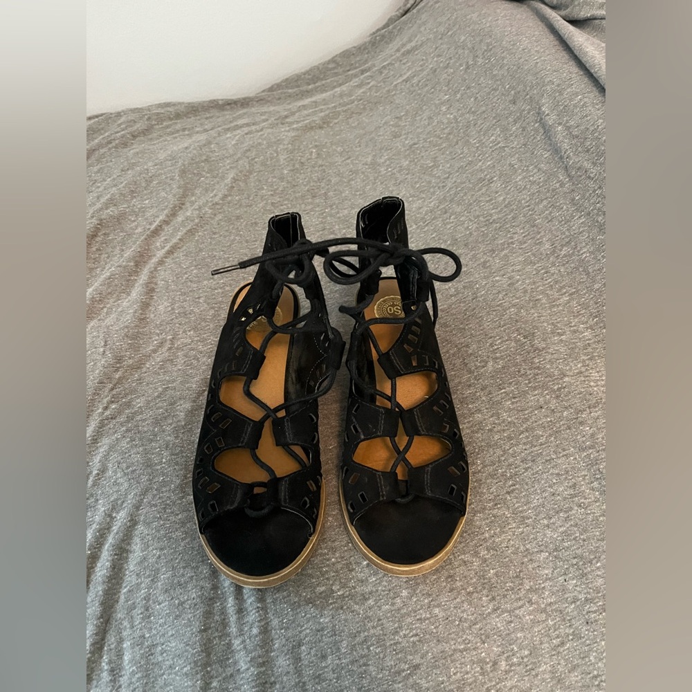 SO black block heels